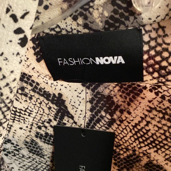 Fashion Nova NWT Ease Up Snake Print Duster, XL,fully open in front with tie blt - Picture 7 of 7
